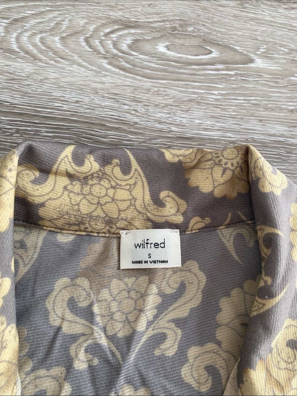 Women's Printed Button-Up Long Sleeve Top in Gold & Grey Floral - Picture 2 of 4